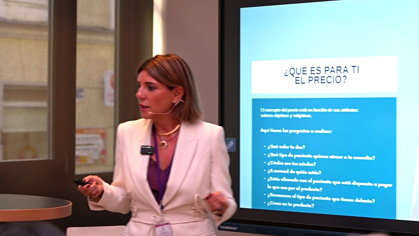 Ponencia sobre precio y ventas en la clínica